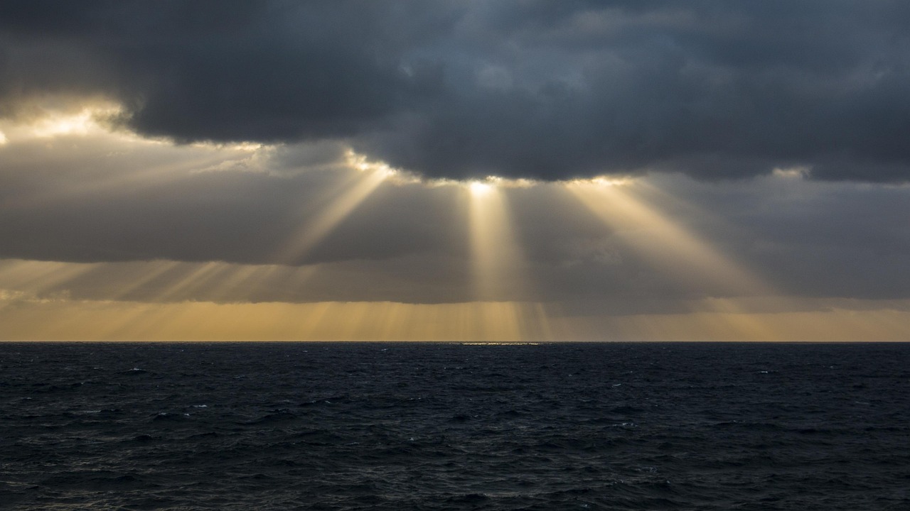 clouds, sun, sea, sunrise, shine, nature, sunbeams, light, heaven, mood, beam, lighting mood